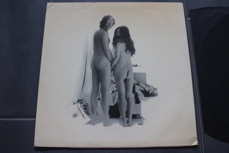 John Lennon and Yoko it is naked on the cover