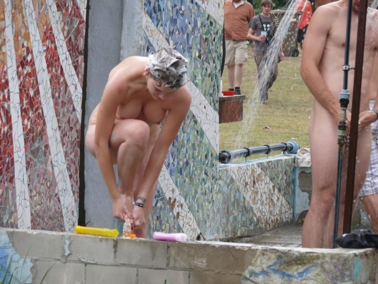 Nudist public shower