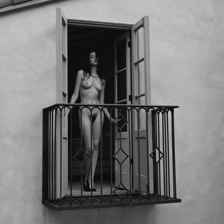 Frenchwoman Naked balcony