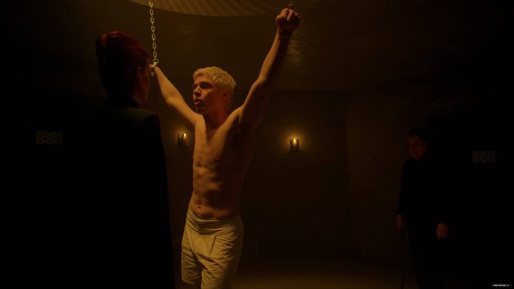 Evan Peters Cult without T -shirt