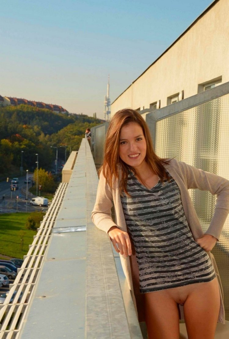 Girl without troll and clothes at home1000+