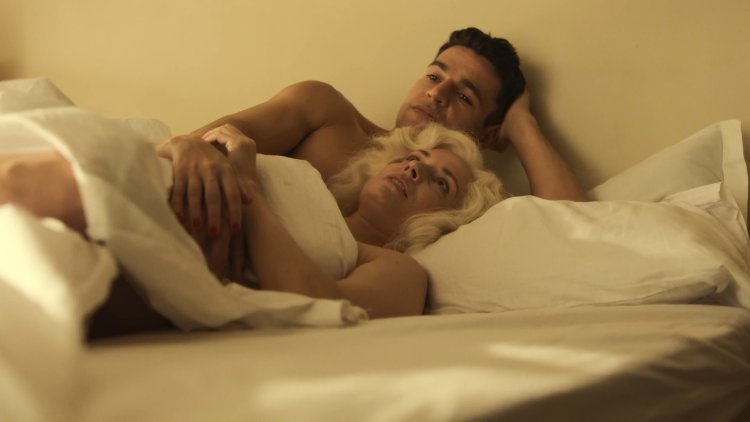 Julie Anne Emery photo naked