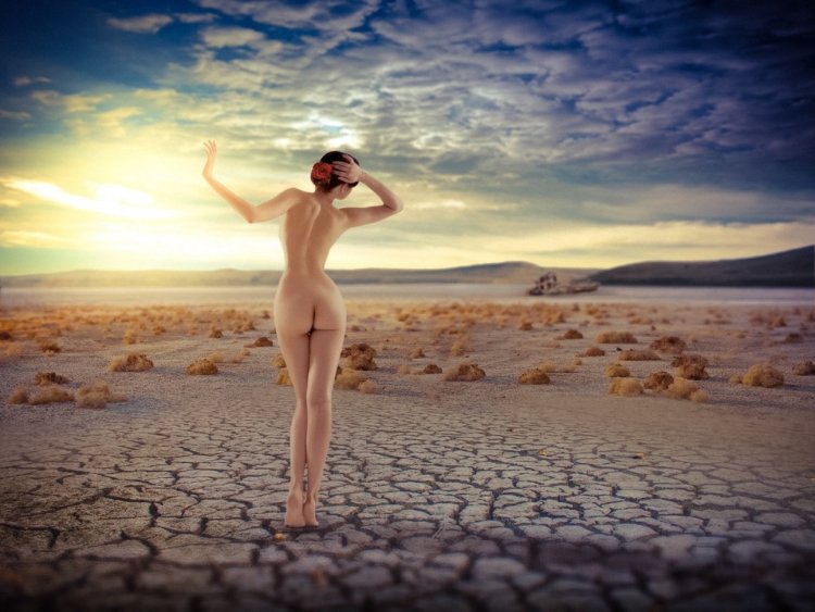 Naked photo shoot in the desert