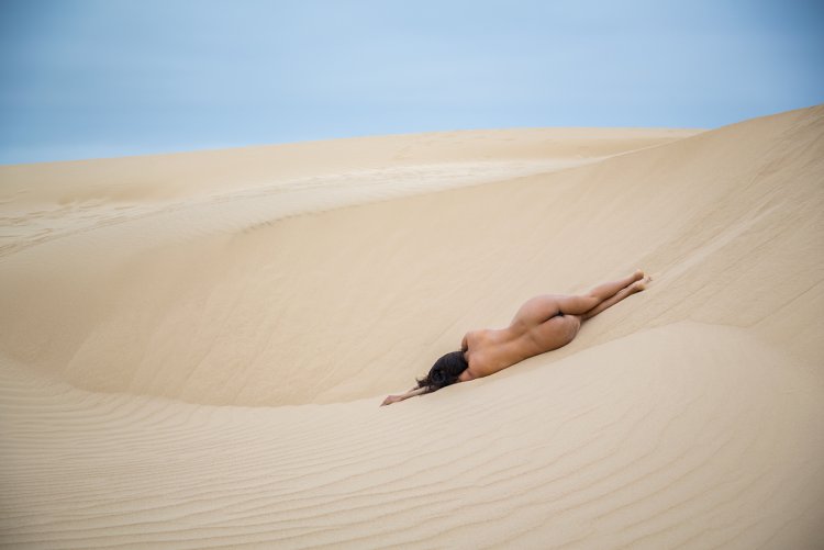 Embarrassed Naked Butt Desert Lying Sandin Byde