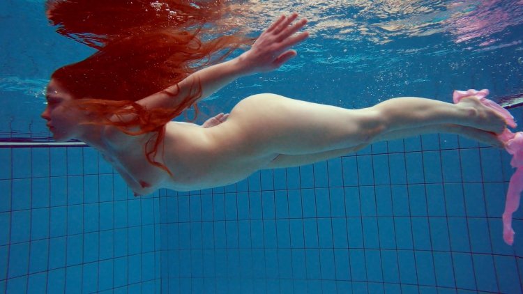 Attraactive Redheaded Teen Flaunts Her Body Underwater