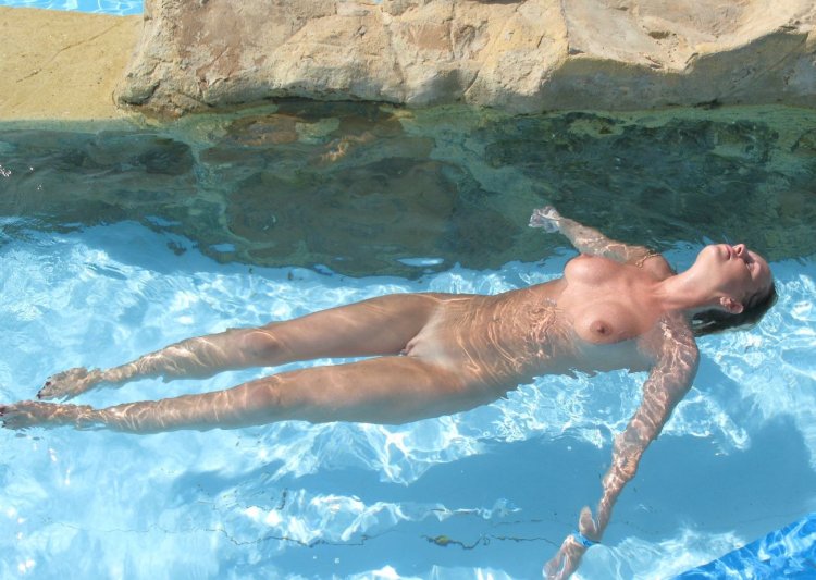 Crap in the heat naked