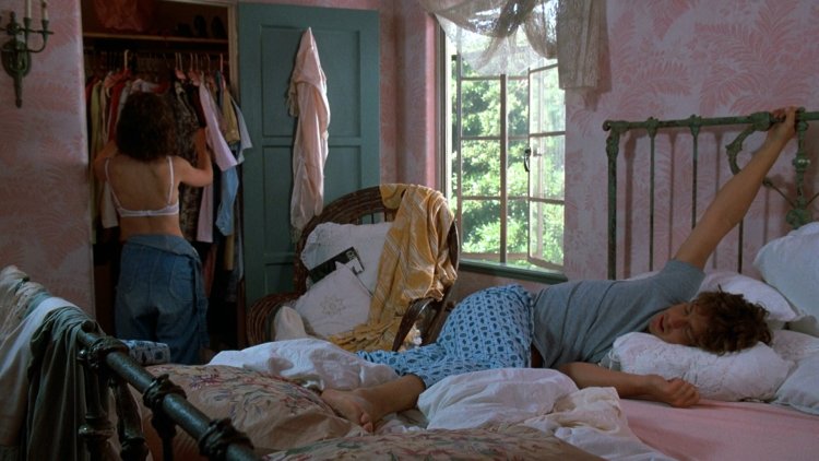 Without a bra in Soviet cinema