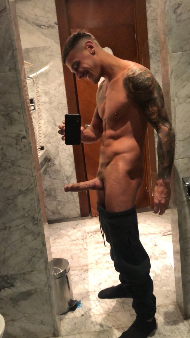 Chris Diamond Selfie member