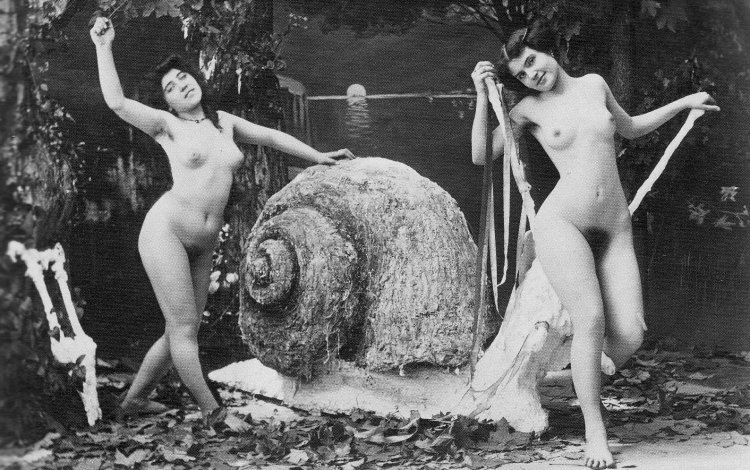 Naked women in Japan Retro