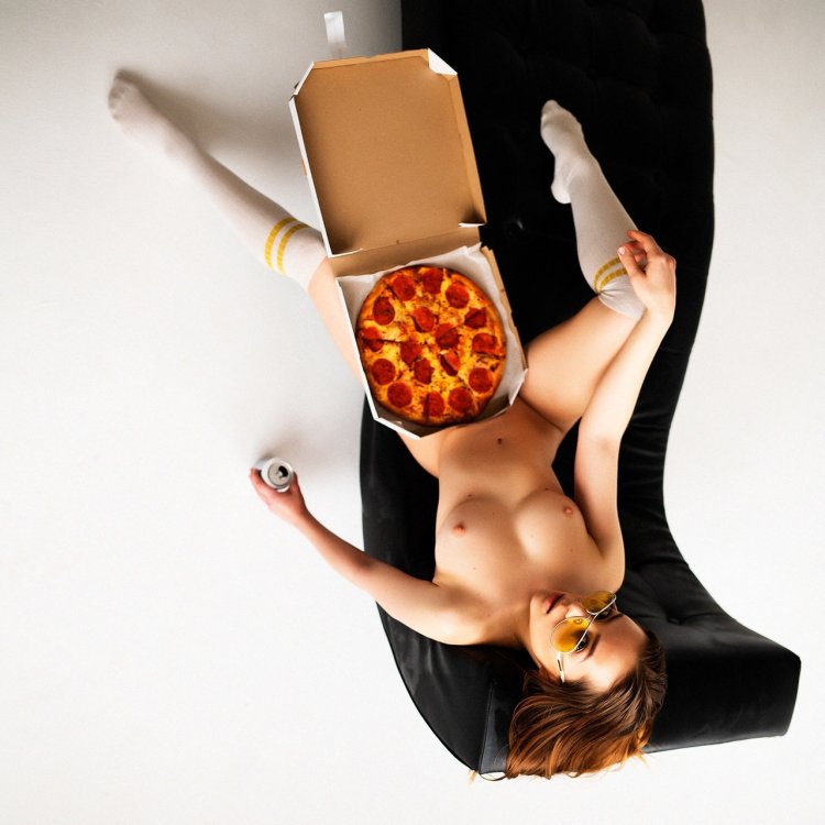 Naked girls naked pizza