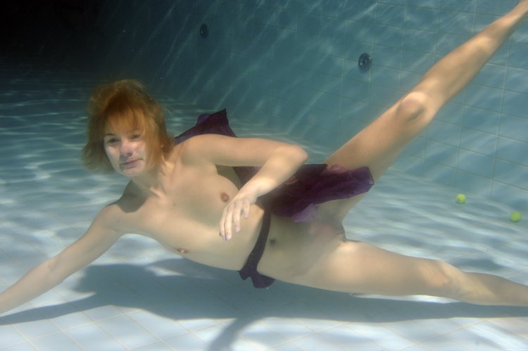 Naked under water with unshaven