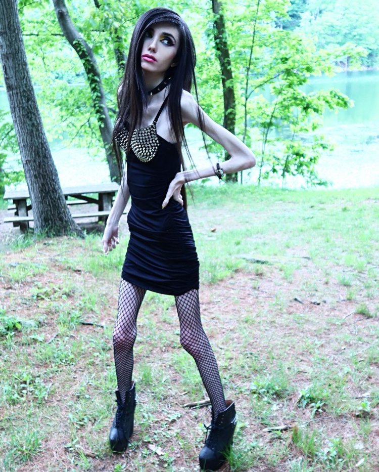 Eugenia Cooney legs