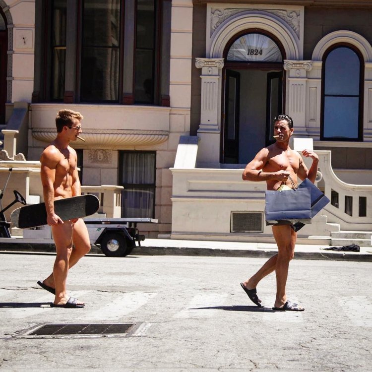 Glen Powell and Kate Hudson