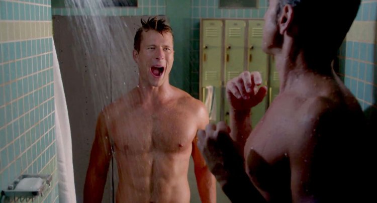 Glen Powell torso