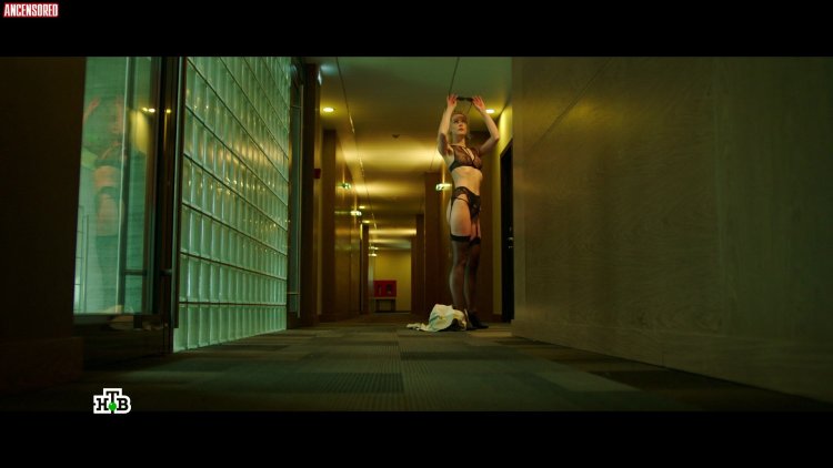 Linda Lapins in underwear