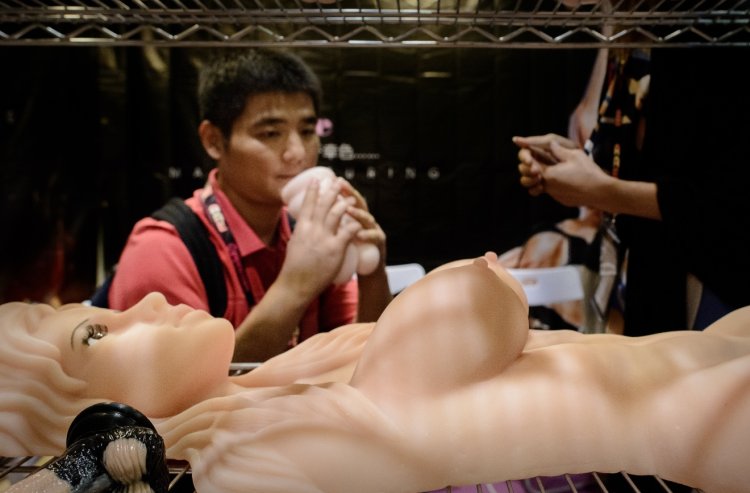 Hong Kong women Naked