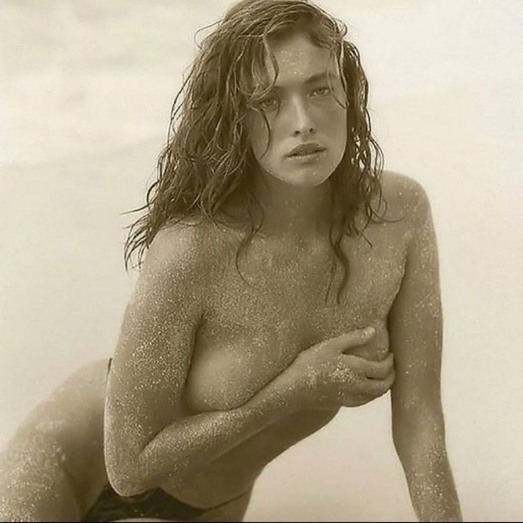 Tatyana Patitz is bare