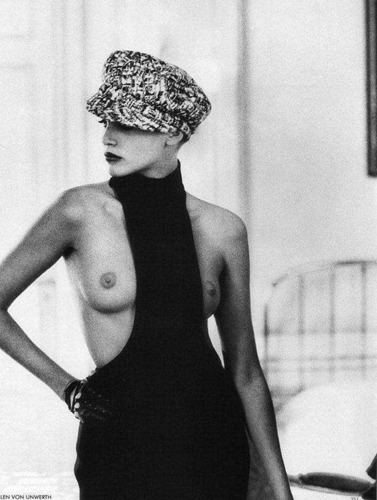 Linda of the evangelist is naked