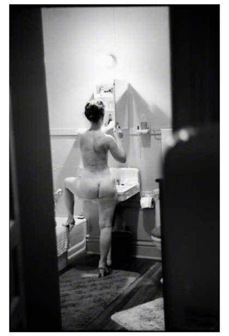 Simona de Bovoir in Chicago photo