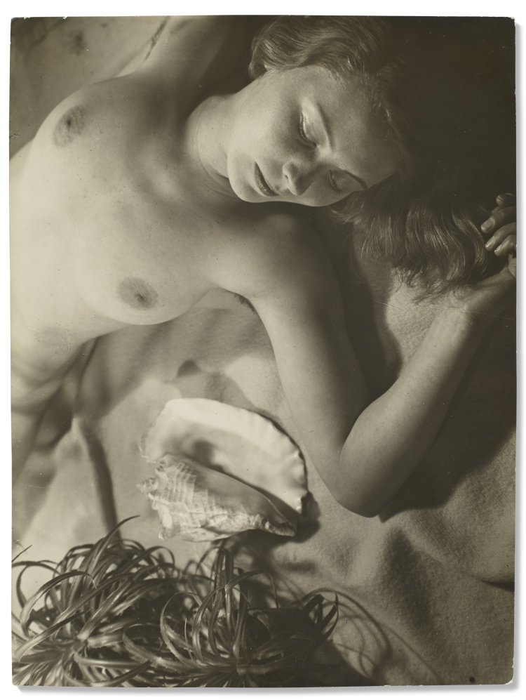 Nude photo Simona de Bovoire