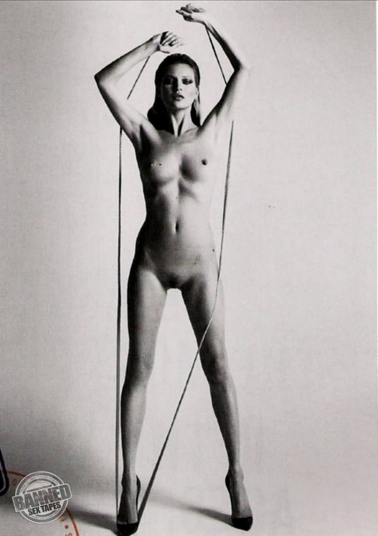 Amber Valletta naked
