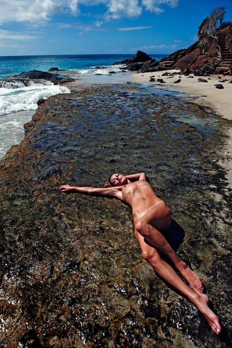 Photoshoot Kate Moss Naked in the Ocean
