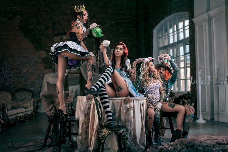 Alice in Wonder Wonders Nude