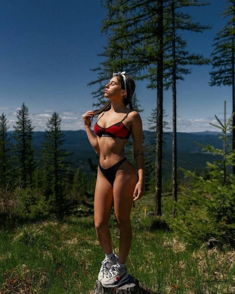 Violet Summers bikini naked