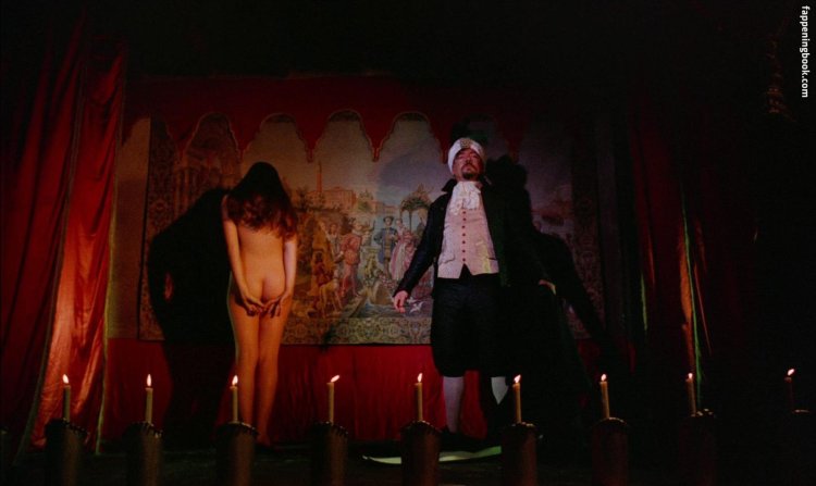 Justeina Marquise de Sada Nude