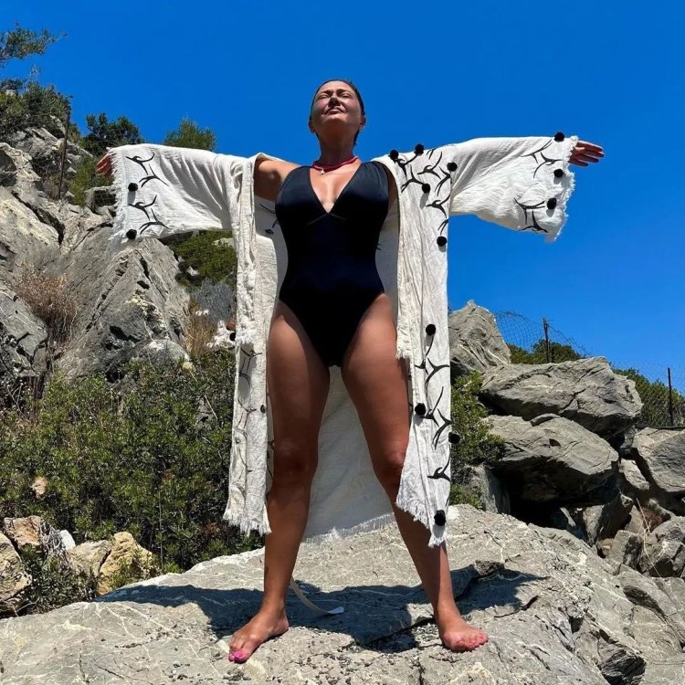 Girls and Istanbul Bikini