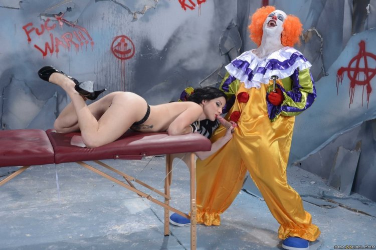 Girls in makeup clown naked