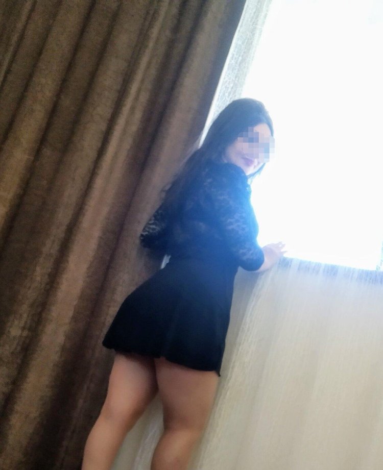 Camilla, 22 79030156727