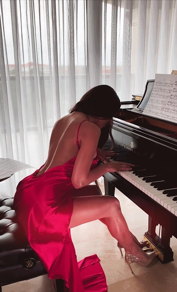 Pianist Lola Astanova Bosik