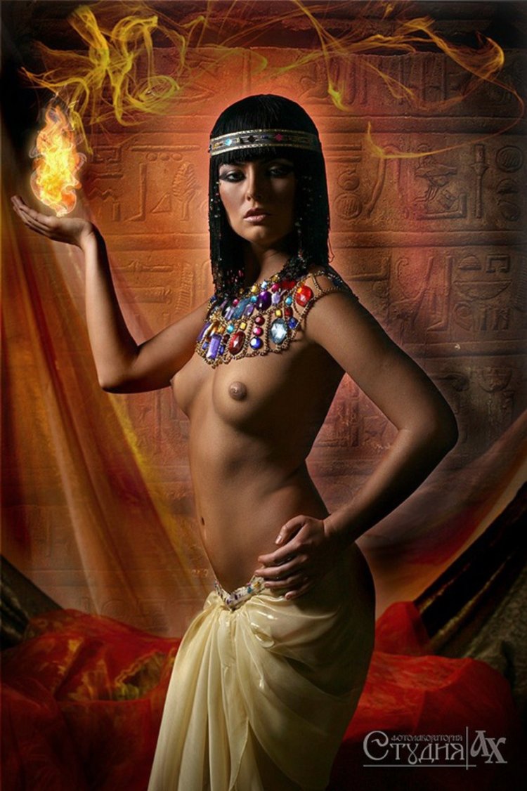 Naked Queen Cleopatra