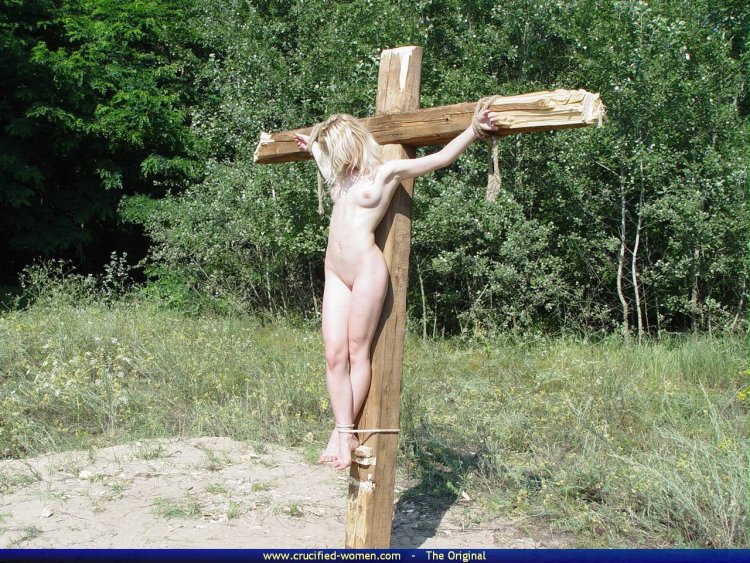 Crucifixion XXX Flies crawl along the naked