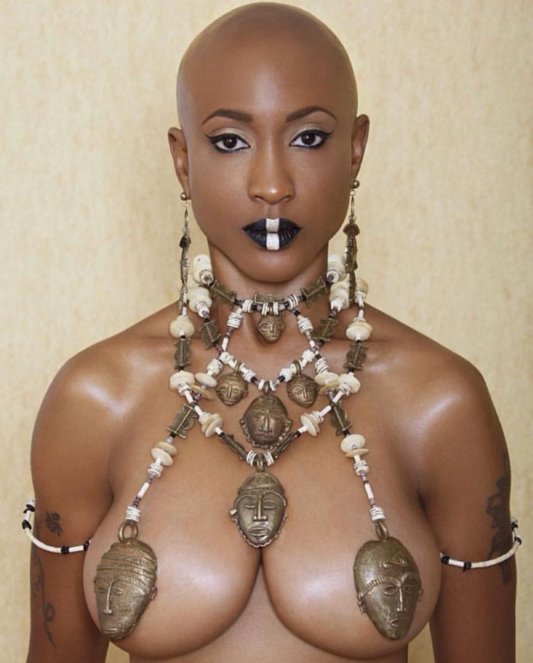 Nude and Bald Head Shaved Ebony Ladies' Pic