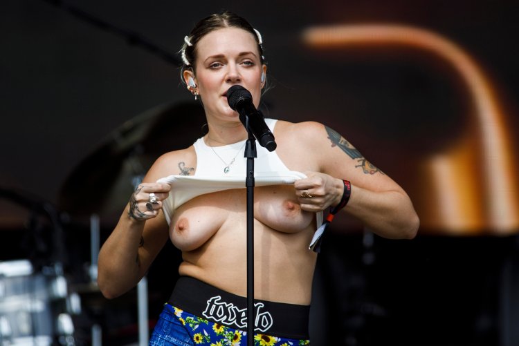 Tove lo group soloist naked