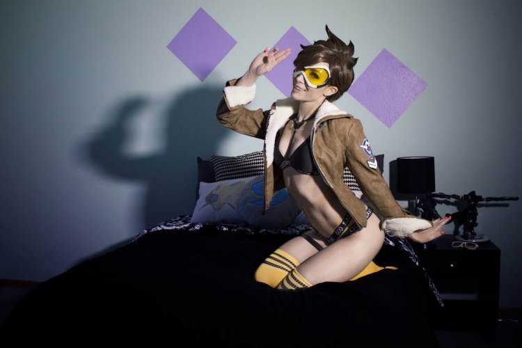The tracer is erotic cosplay