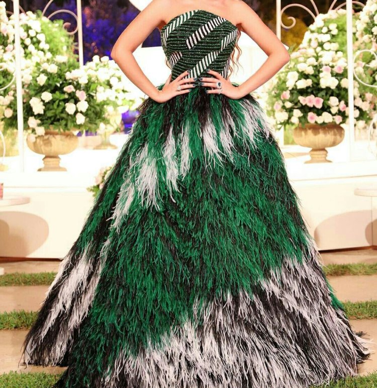 Dress in waves in layers