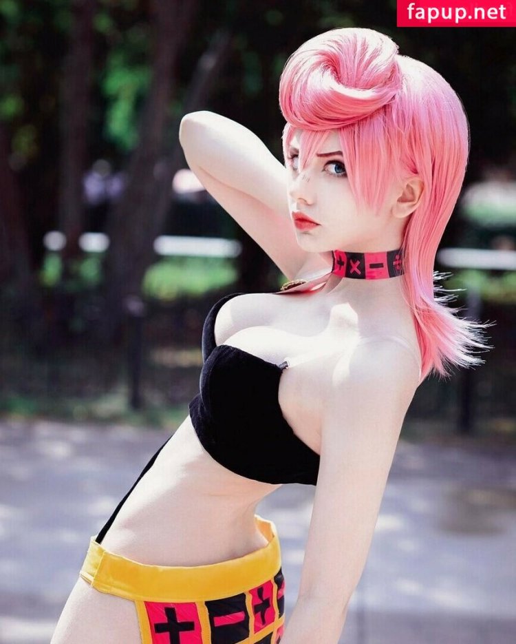 Trish Una Cosplay