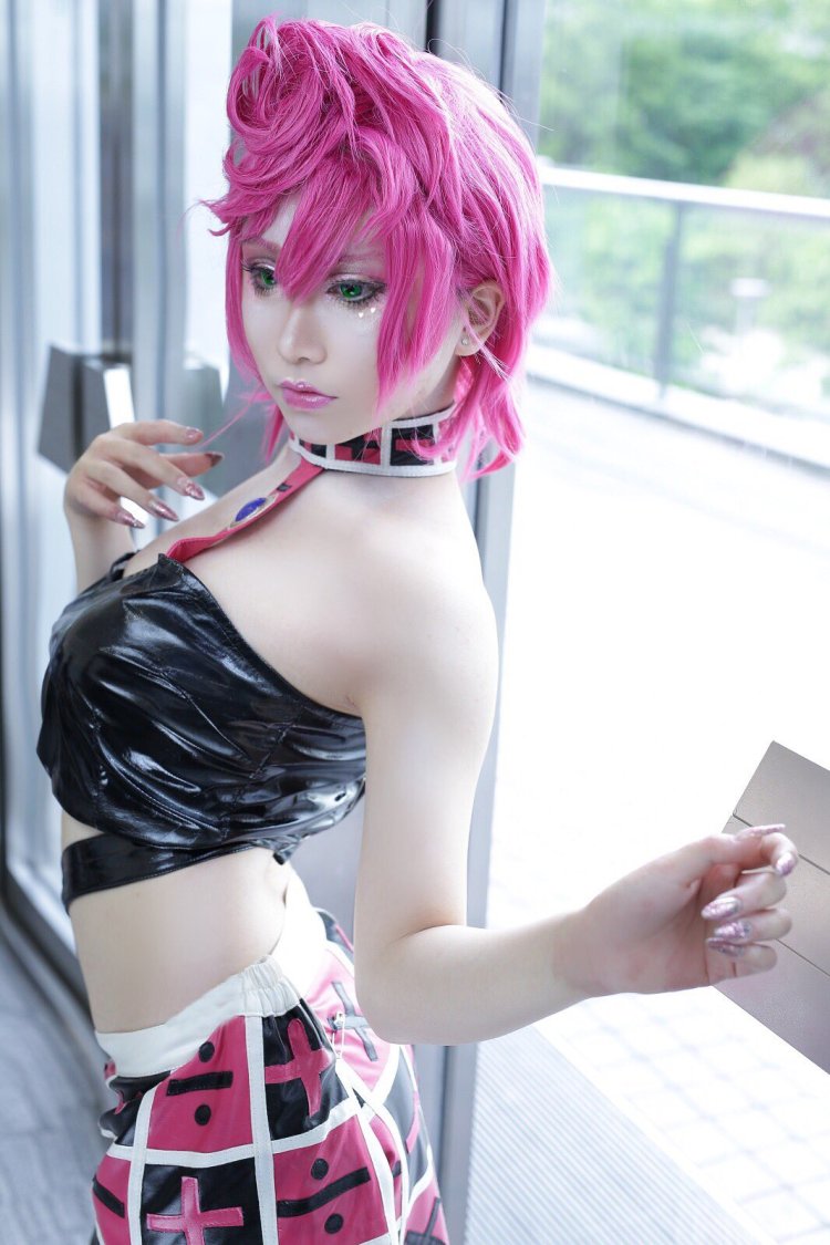 Trish Una Cosplay