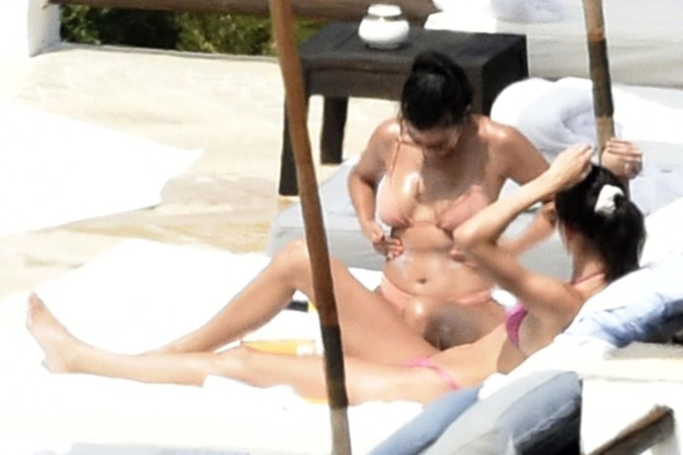 Kourtney Kardashian Fucking in Revealed Pussy