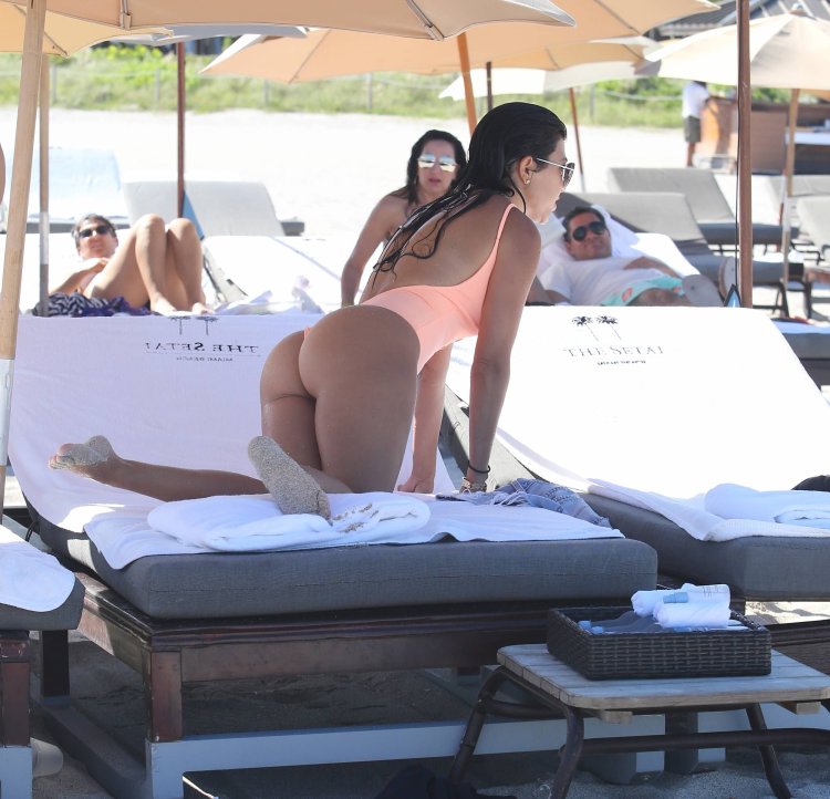 Kourtney Kardashian and Her Butt Send Greetings