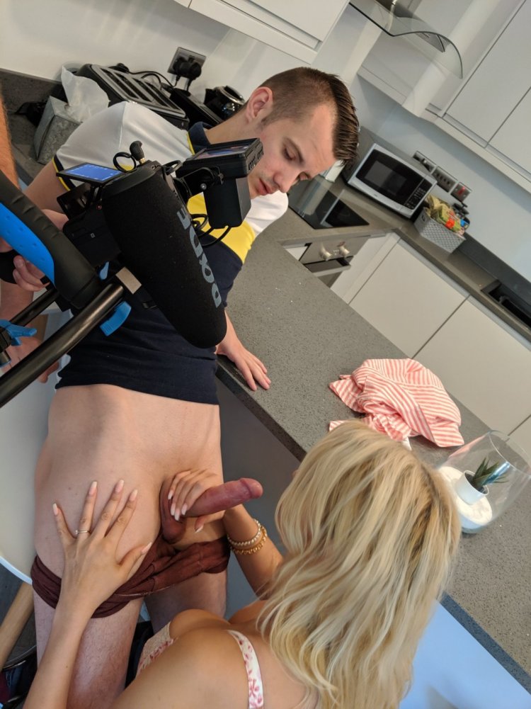 Assistant Samsung Sam XXX