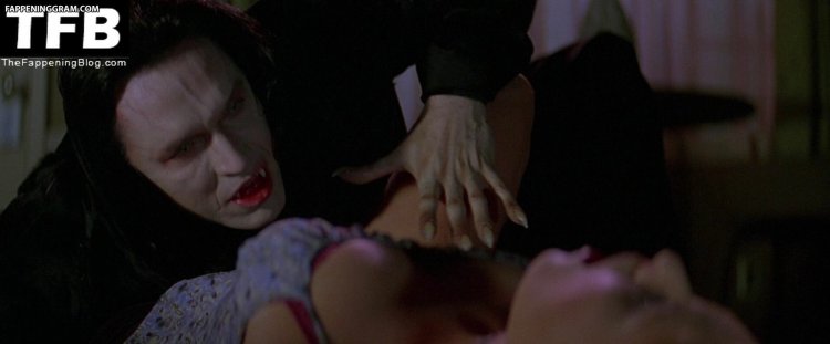 Film Vampire 1998 Cheryl Lee on the bed