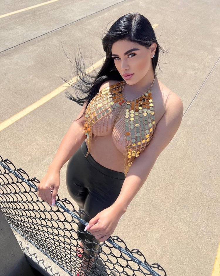 Vianey frias bio naked