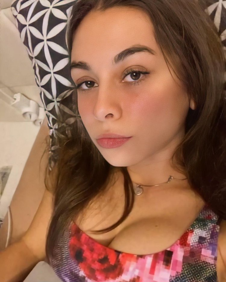 Anastasia Solodkova Lolly Lips 18