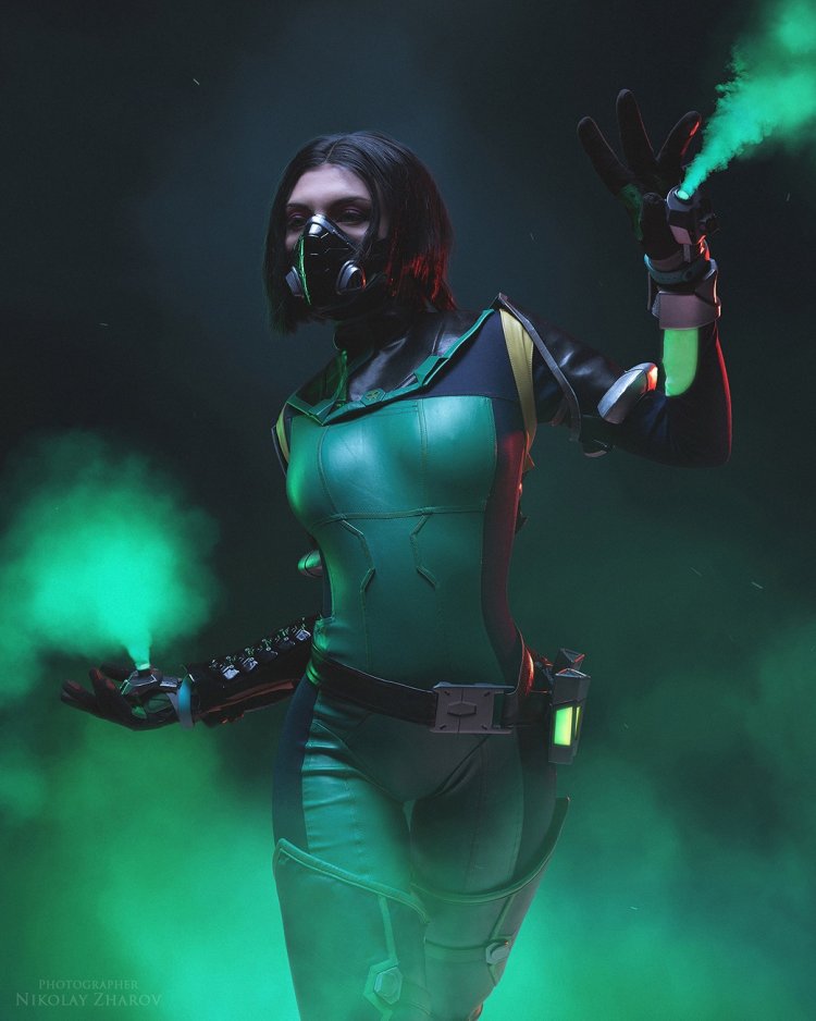 Viper Valorant Cosplay