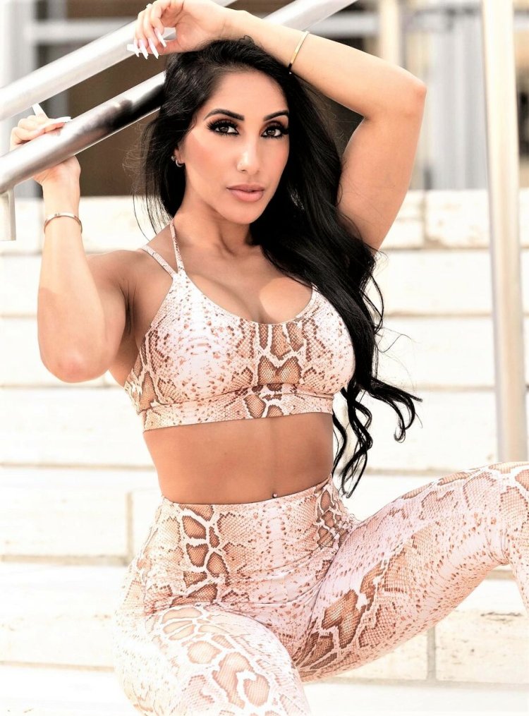 Narmin Jan TV presenter