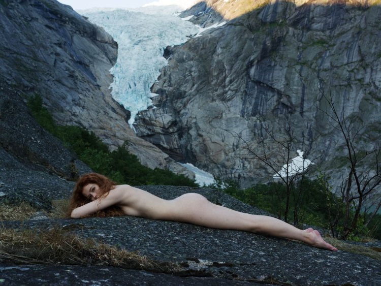 Erotic photo shoot on Lake Baikal